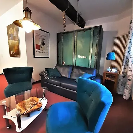 Apartment Strandvilla Hubertus - H7 - Maisonette Kandinsky Mit Seitlichem Meerblick Parkplatz Wlan Voll Ausgestattete Kueche Garten Grillplatz Waldbaden Familie Suedlage Boltenhagen (Ostseebad)