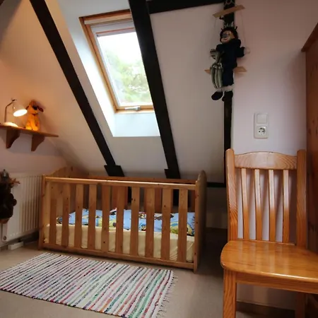 Apartment Strandvilla Hubertus - H7 - Maisonette Kandinsky Mit Seitlichem Meerblick Parkplatz Wlan Voll Ausgestattete Kueche Garten Grillplatz Waldbaden Familie Suedlage Boltenhagen (Ostseebad)