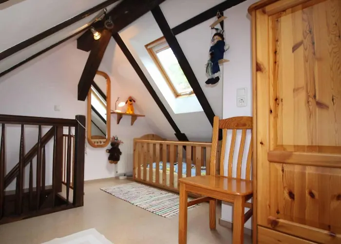 Strandvilla Hubertus - H7 - Maisonette Kandinsky Mit Seitlichem Meerblick Parkplatz Wlan Voll Ausgestattete Kueche Garten Grillplatz Waldbaden Familie Suedlage Appartement Boltenhagen (Ostseebad)