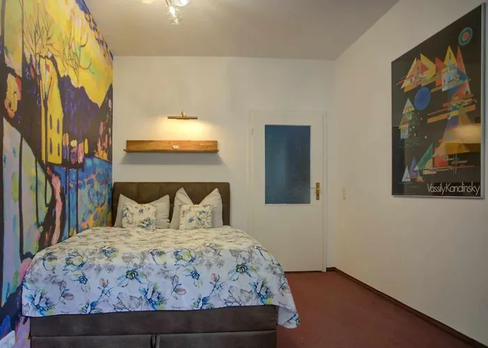 Strandvilla Hubertus - H7 - Maisonette Kandinsky Mit Seitlichem Meerblick Parkplatz Wlan Voll Ausgestattete Kueche Garten Grillplatz Waldbaden Familie Suedlage Appartement Boltenhagen (Ostseebad)