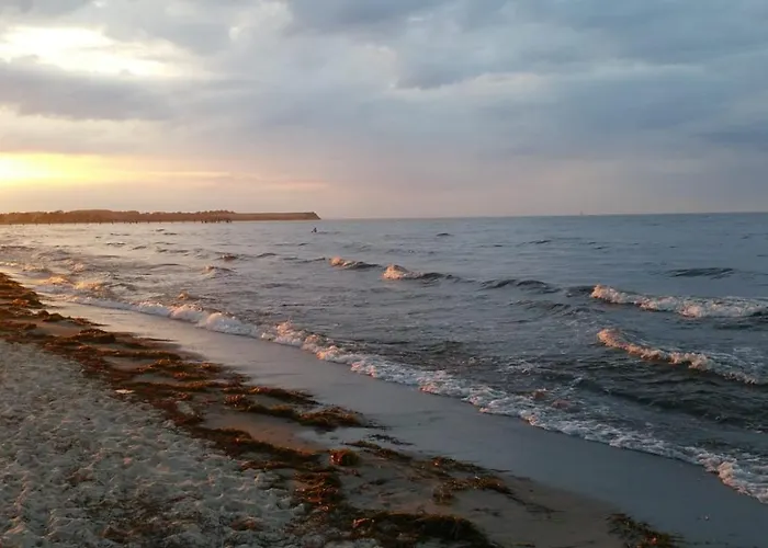 Strandvilla Hubertus - H7 - Maisonette Kandinsky Mit Seitlichem Meerblick Parkplatz Wlan Voll Ausgestattete Kueche Garten Grillplatz Waldbaden Familie Suedlage * Boltenhagen (Ostseebad)