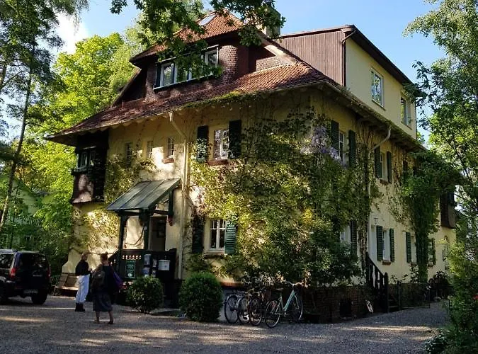 Strandvilla Hubertus - H7 - Maisonette Kandinsky Mit Seitlichem Meerblick Parkplatz Wlan Voll Ausgestattete Kueche Garten Grillplatz Waldbaden Familie Suedlage * Boltenhagen (Ostseebad)